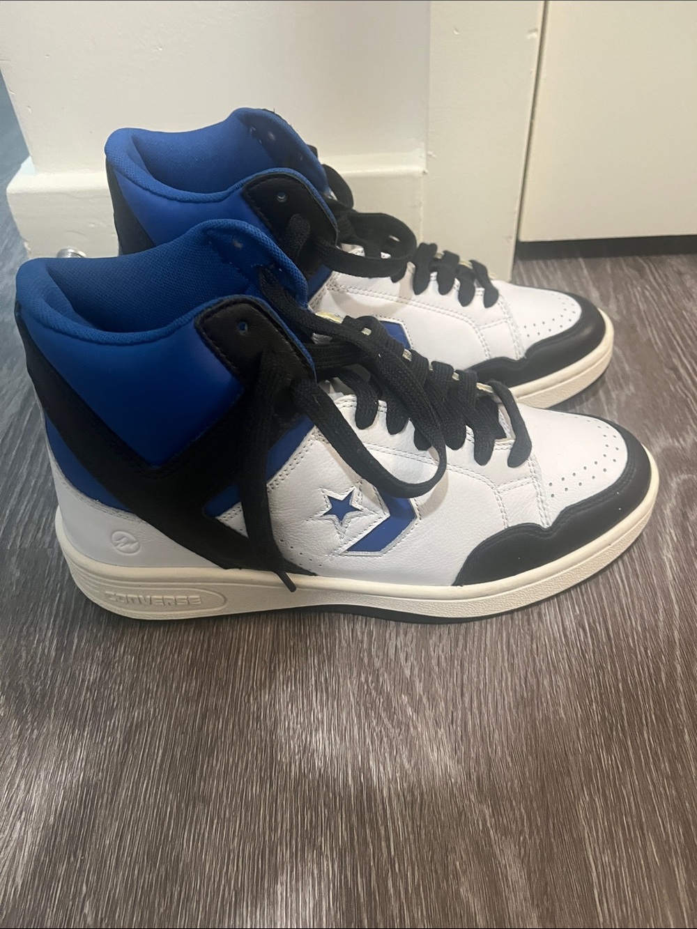 Converse Men’s White, Black & Blue Mid-Top Sneakers